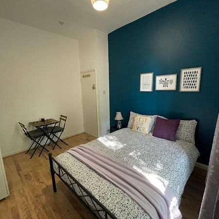 Contemporary Private Rooms Near Central Лондон Экстерьер фото