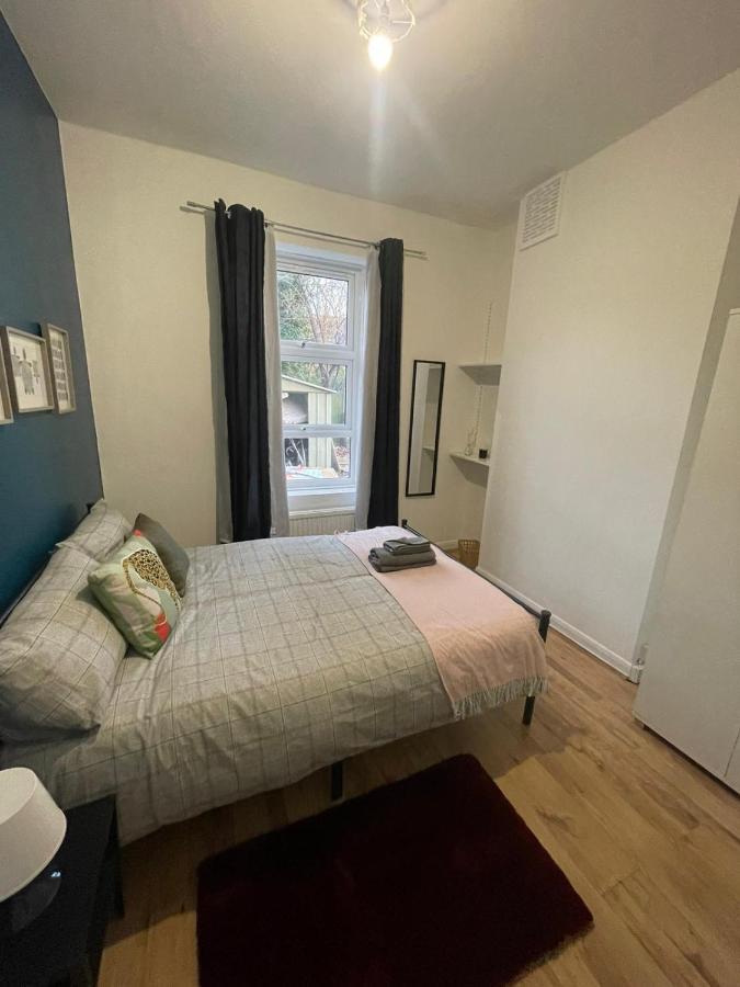 Contemporary Private Rooms Near Central Лондон Экстерьер фото