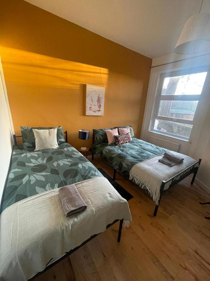 Contemporary Private Rooms Near Central Лондон Экстерьер фото
