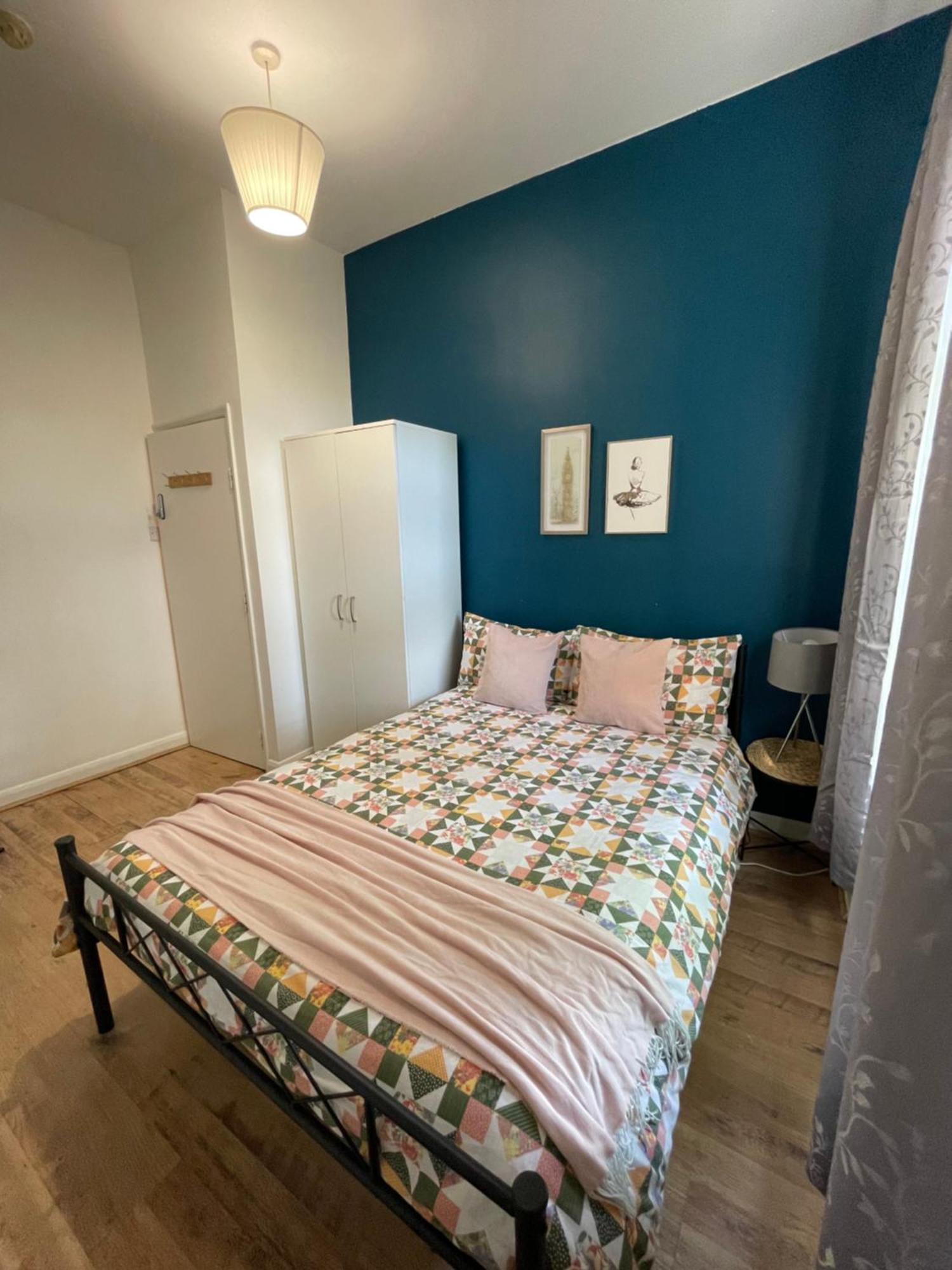 Contemporary Private Rooms Near Central Лондон Экстерьер фото