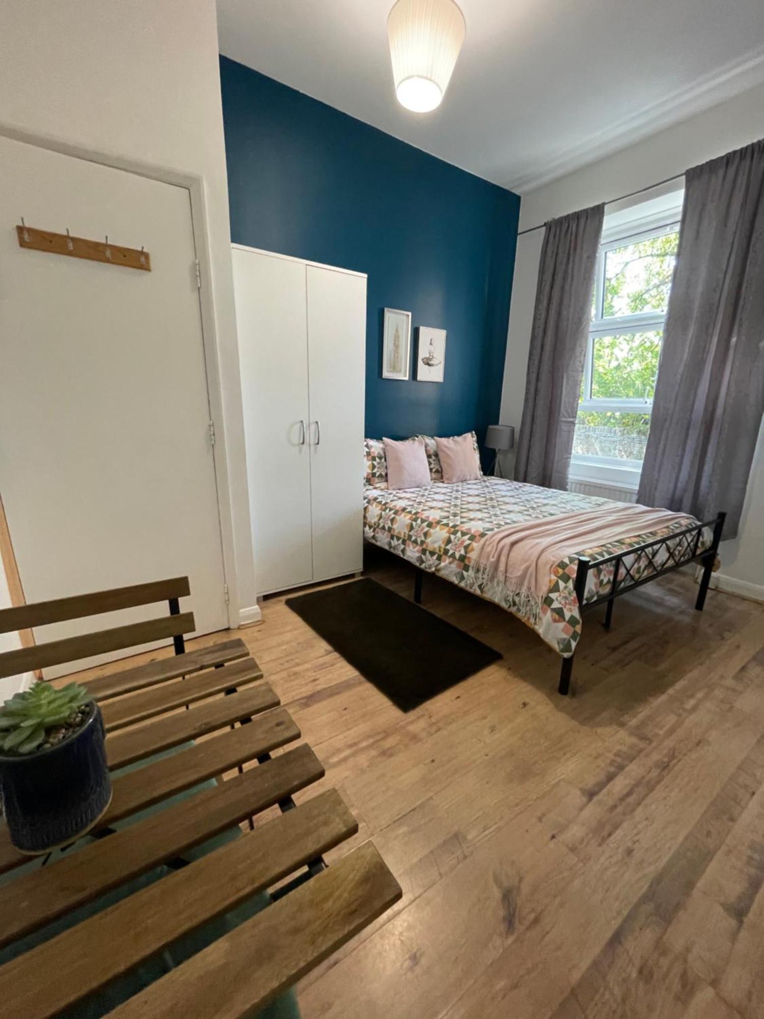 Contemporary Private Rooms Near Central Лондон Экстерьер фото