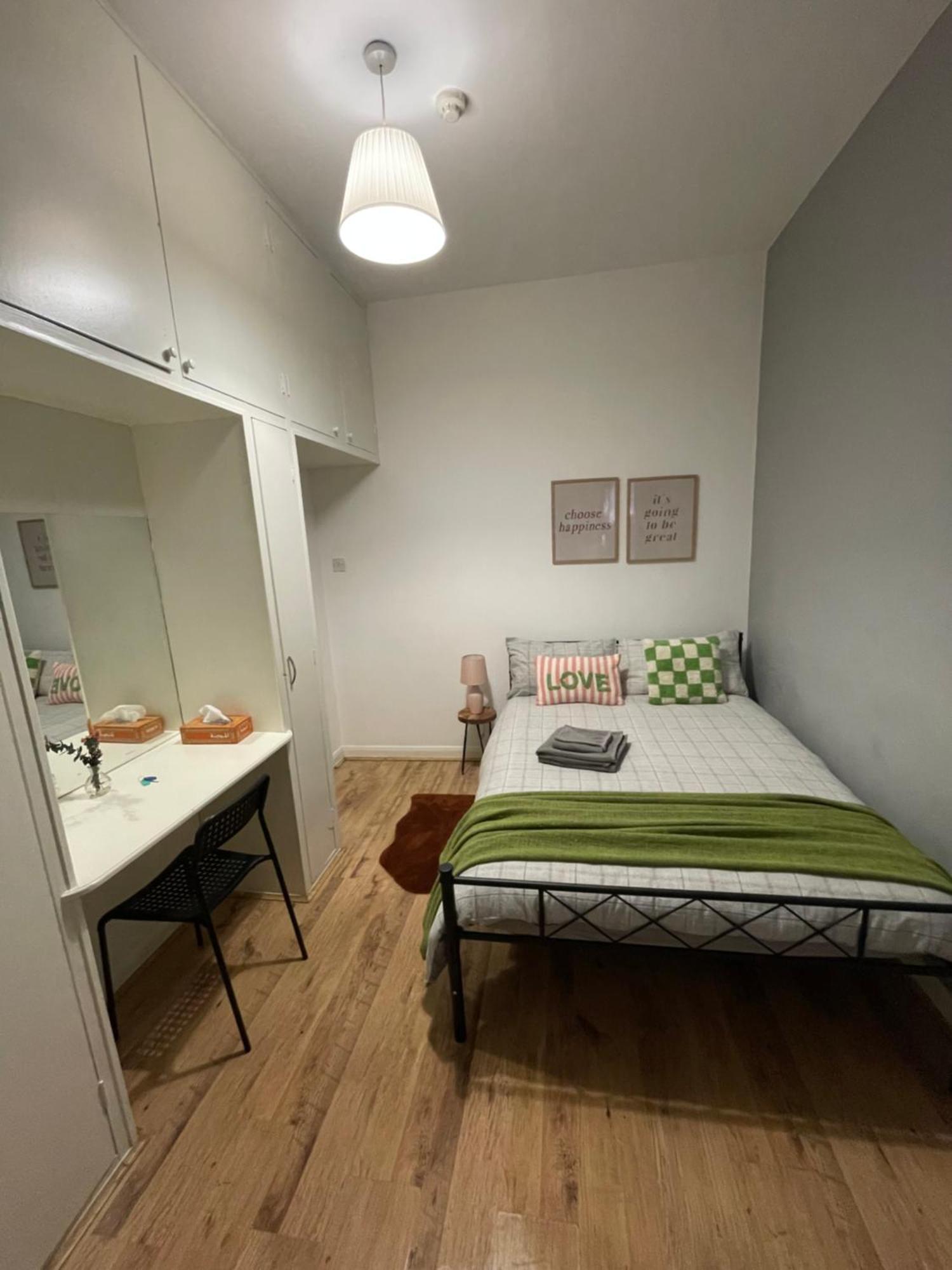 Contemporary Private Rooms Near Central Лондон Экстерьер фото