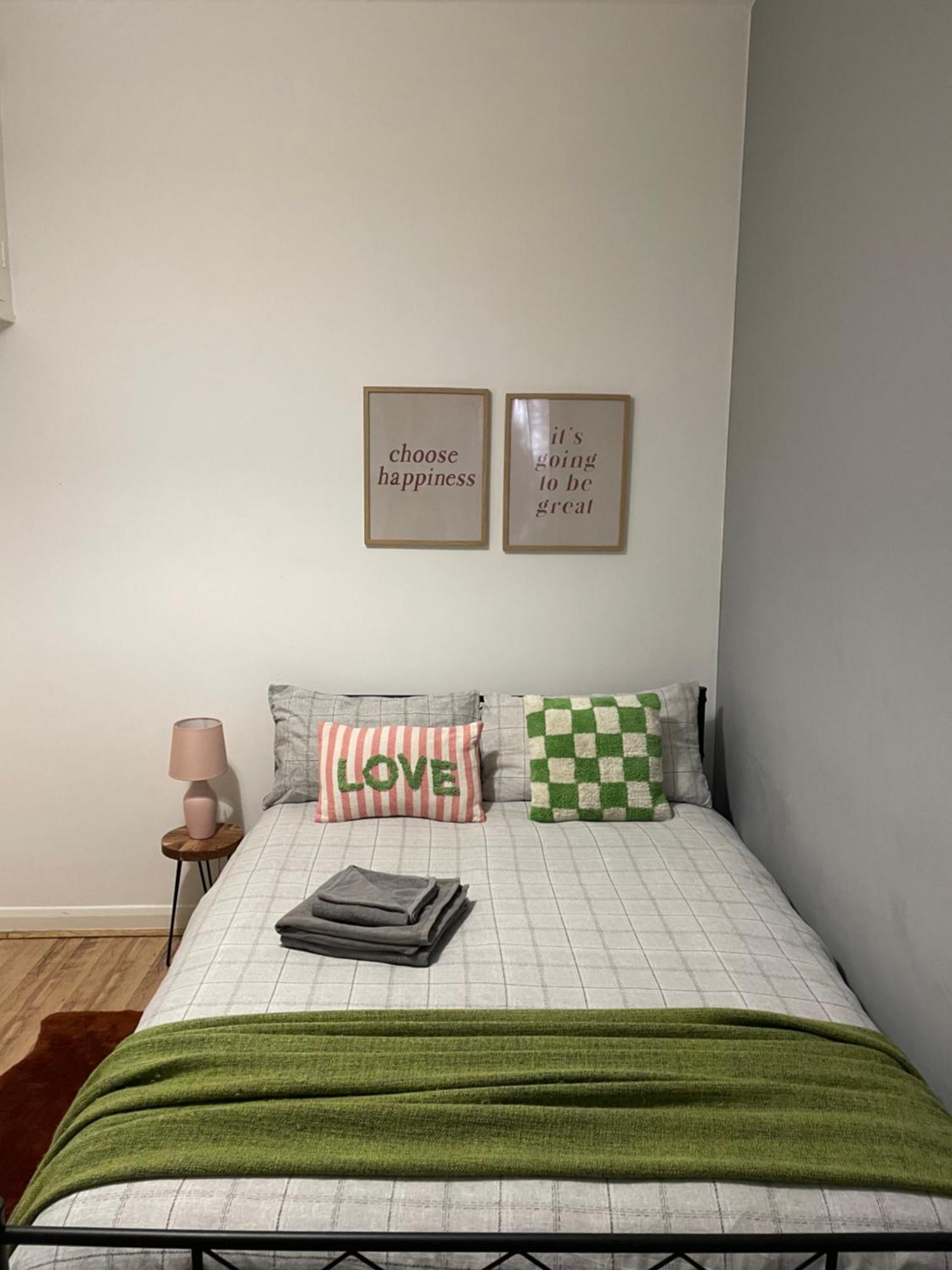 Contemporary Private Rooms Near Central Лондон Экстерьер фото