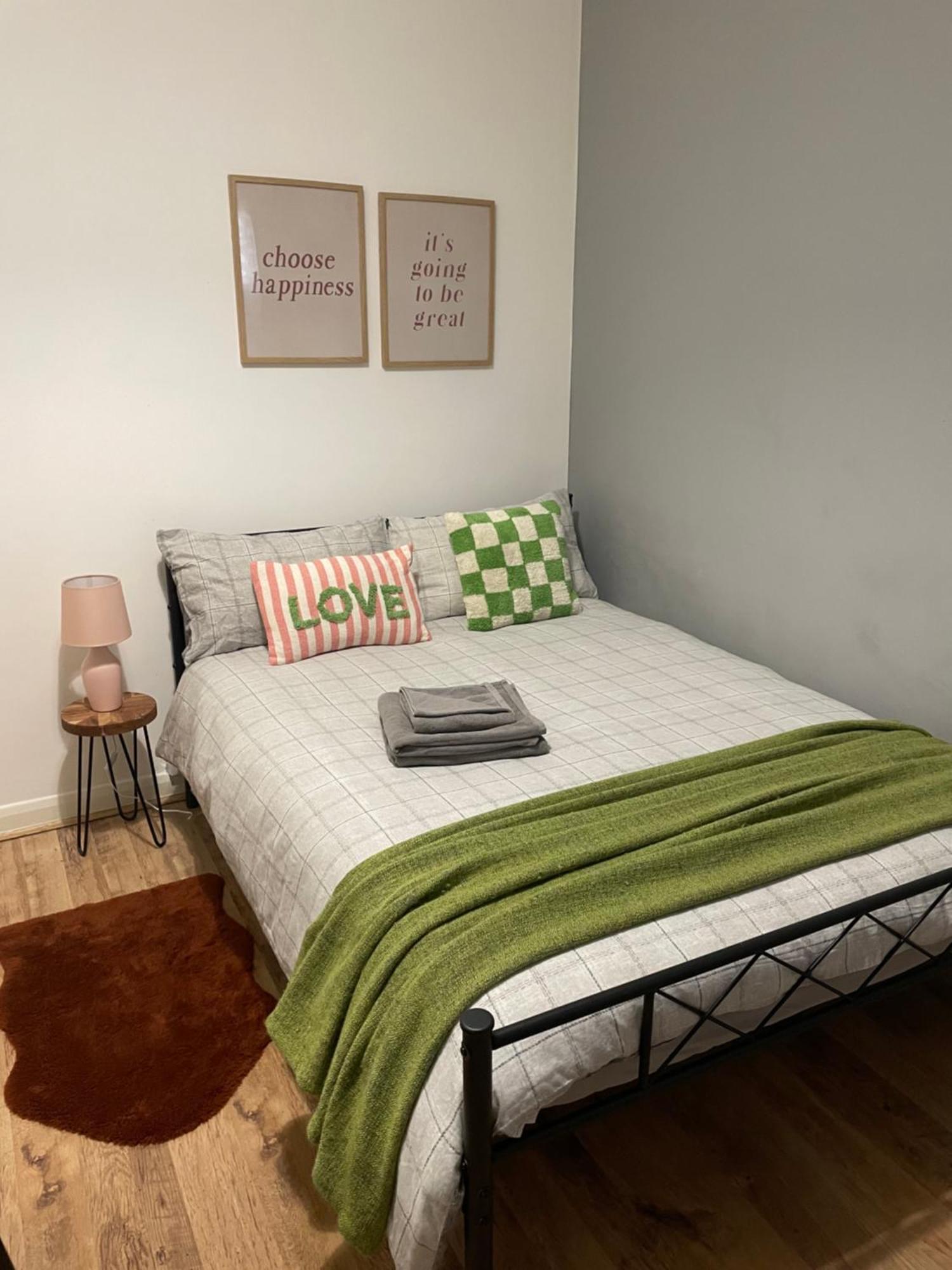 Contemporary Private Rooms Near Central Лондон Экстерьер фото